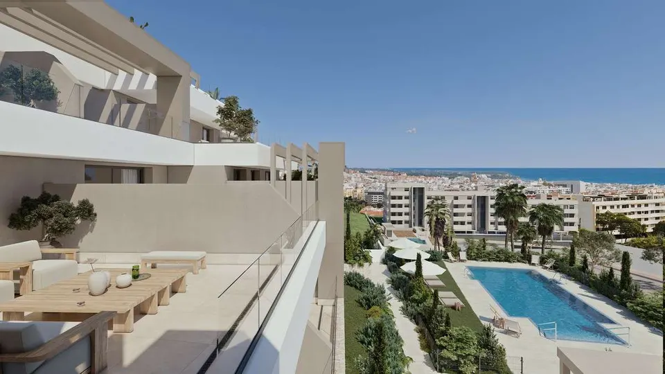 Apartament z widokiem na morze w Esteponie — zdjęcie