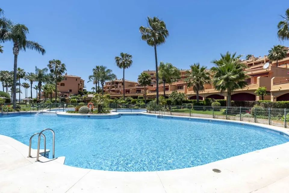 Apartament przy plaży w Esteponie — zdjęcie