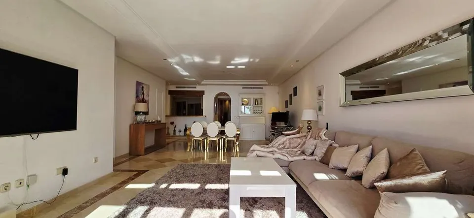Apartament przy plaży w Esteponie — zdjęcie