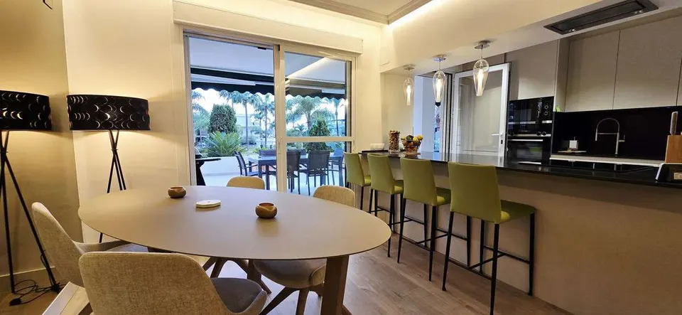 Apartament z tarasem w Marbelli — zdjęcie