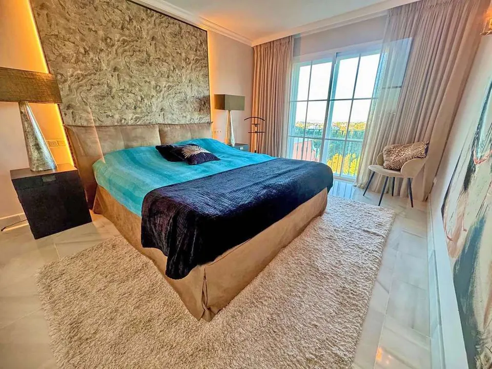 Penthouse z widokiem na morze w Benahavís — zdjęcie