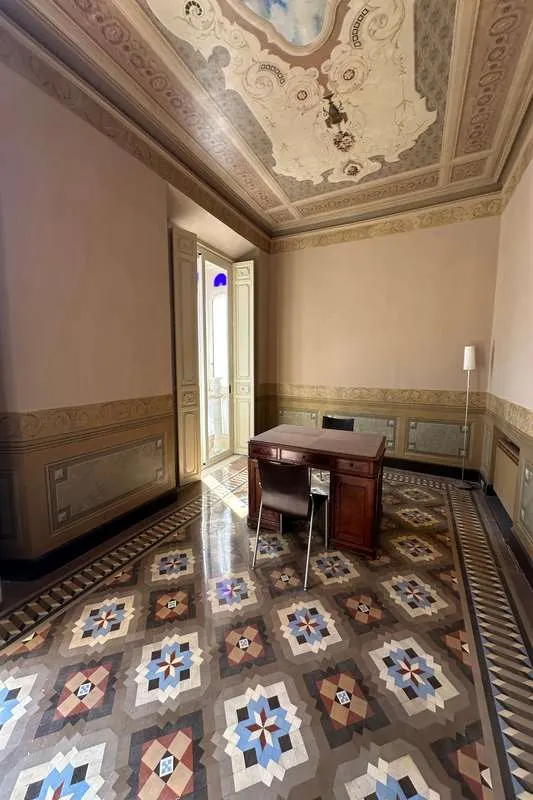 Apartament z widokiem na plac w Maladze — zdjęcie