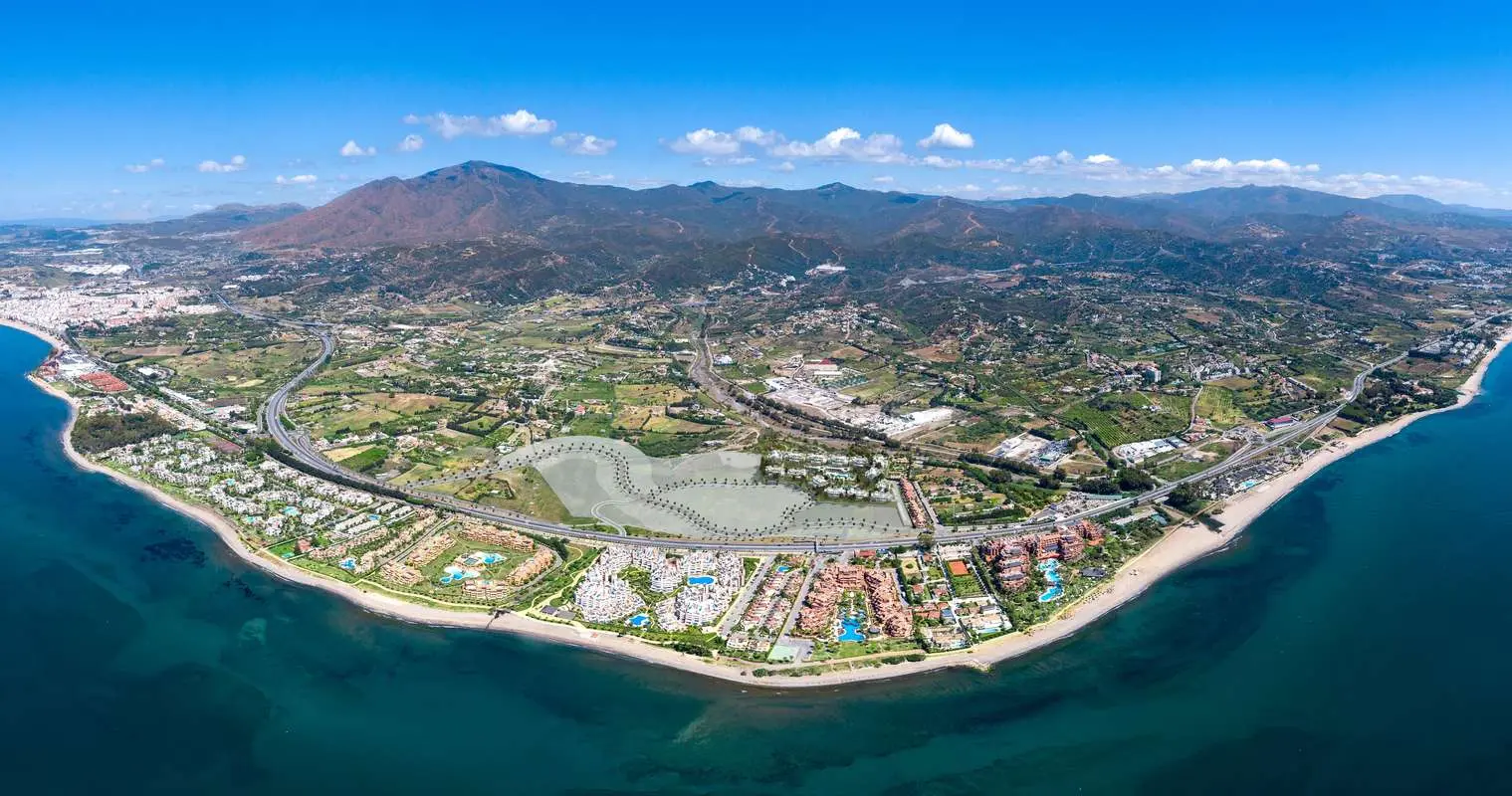 Apartament z ogrodem w Esteponie — Apartament, Estepona