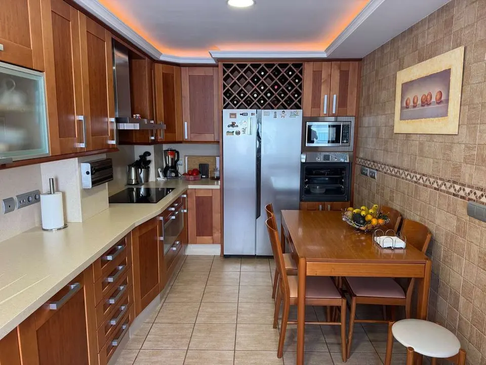 Penthouse z tarasem w Esteponie — zdjęcie