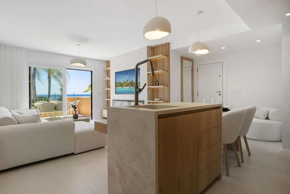 Apartament przy plaży w Esteponie — zdjęcie