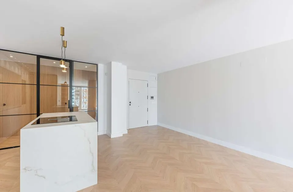 Apartament z nowoczesnym designem w Maladze — zdjęcie