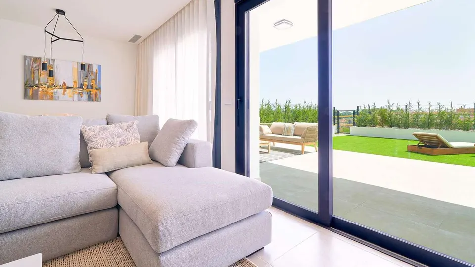 Apartament z tarasem w Esteponie — zdjęcie