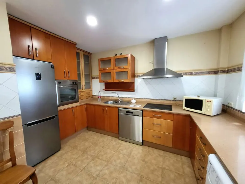Apartament z widokiem na morze w Esteponie — zdjęcie