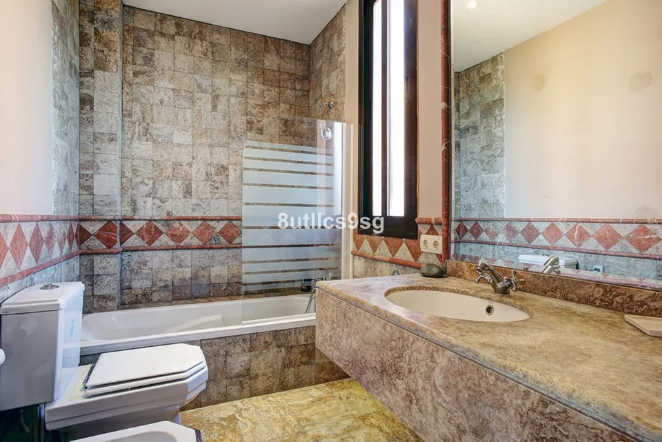 Apartament z spa i siłownią w Esteponie — zdjęcie