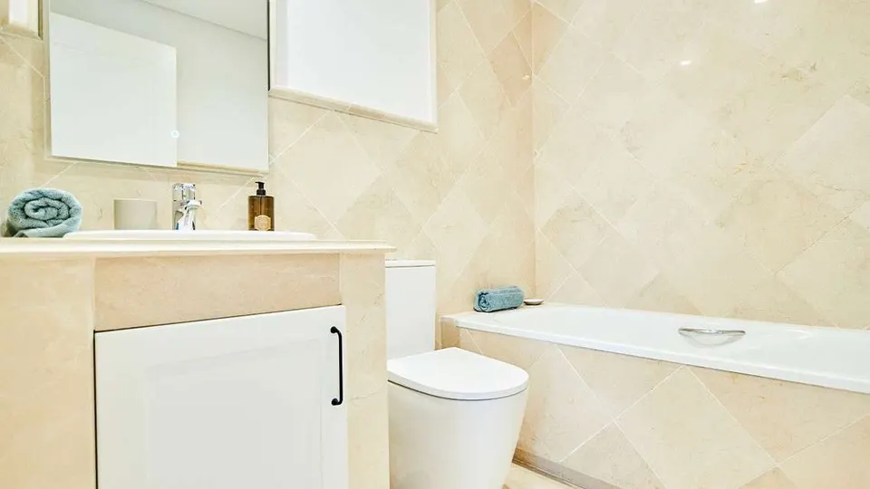 Apartament z tarasem w Marbelli — zdjęcie