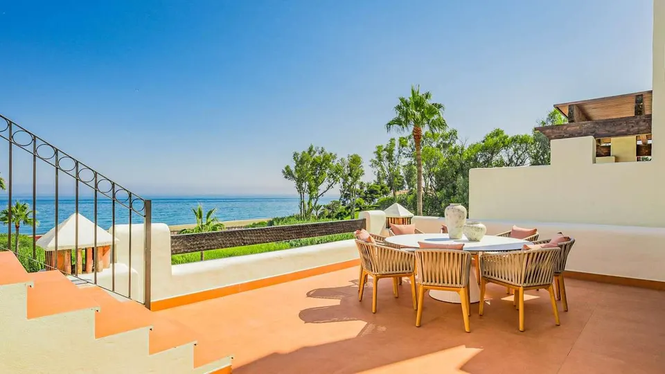 Penthouse przy plaży w Esteponie — zdjęcie