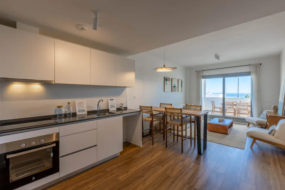 Apartamenty z widokiem na morze w Esteponie — zdjęcie