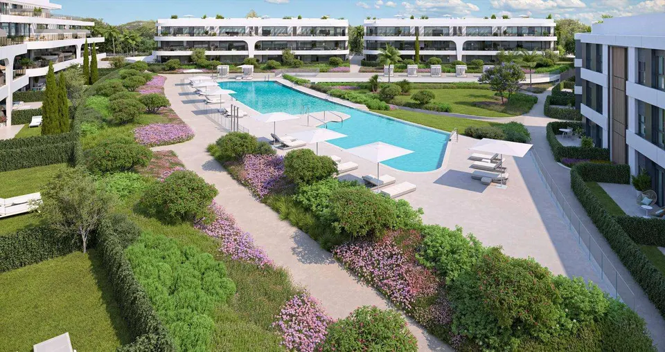 Apartament z prywatnym tarasem w Esteponie — zdjęcie